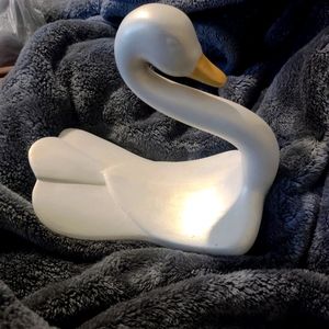 Vintage swan decor